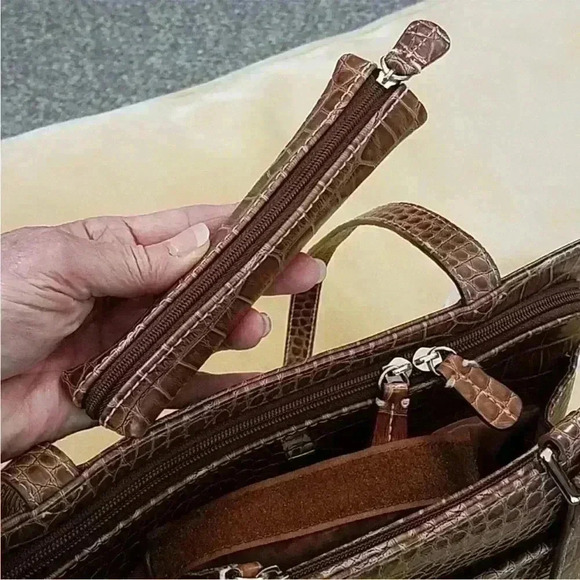 EUC- LIZ CLAIBORNE GATOR EMBOSSED-FAUX
LEATHER-BRIEFCASE/SHOULDER BAG - Picture 15 of 15